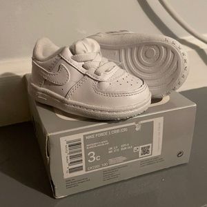 All white Air Force 1 (crib)